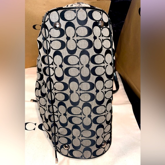 Coach Shoulder Bag in signature Jacquard...Good used condition - Picture 5 of 14